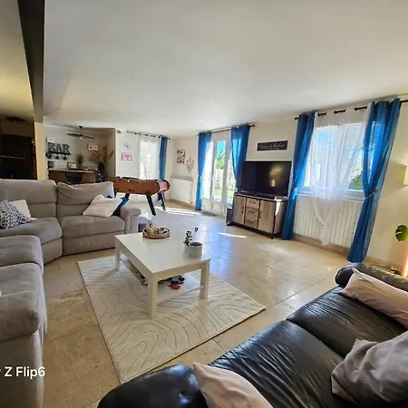 Non-smoking House Between Nimes And Avignon 10 Personnes