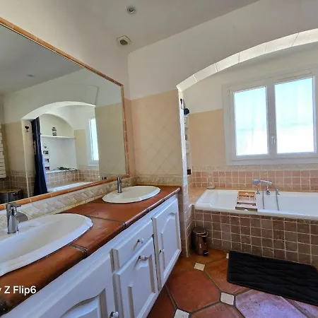 Вилла Non-smoking House Between Nimes And Avignon 10 Personnes Meynes