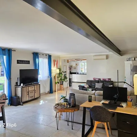 Вилла Non-smoking House Between Nimes And Avignon 10 Personnes *